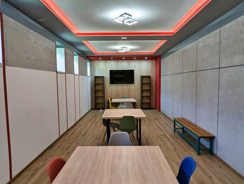 Przestronna sala edukacyjna